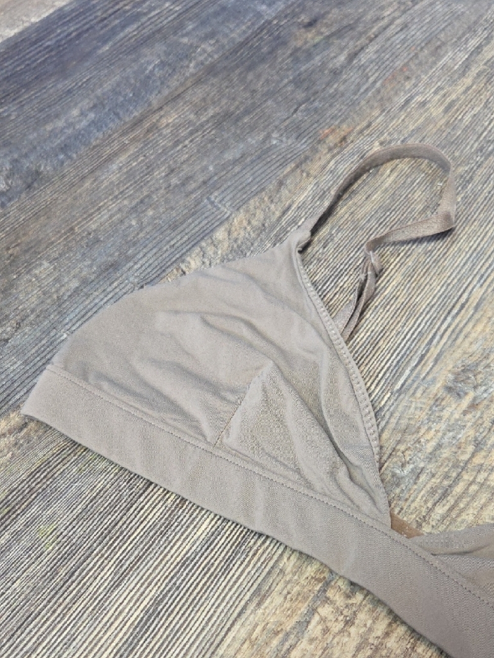 Babaton Minimal Triangle Bralette - Taupe